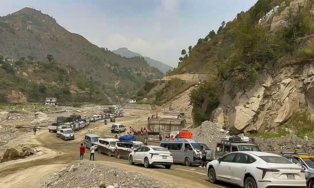 बीपी राजमार्ग एकतर्फी सञ्चालन, सावधानी अपनाउन प्रह...